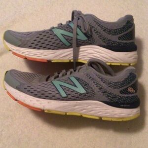 New Balance Abzorb 680 V.6 - Women’s Mint and Gray Running Shoes